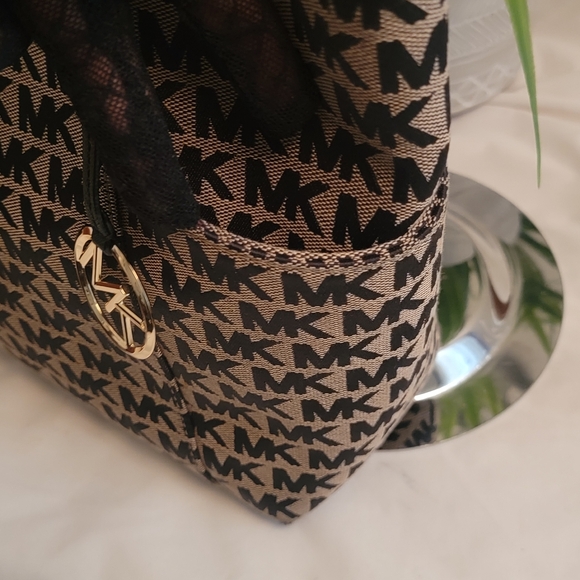 Micheal kors Shoulderbag Tan and Black Mono - Picture 5 of 8